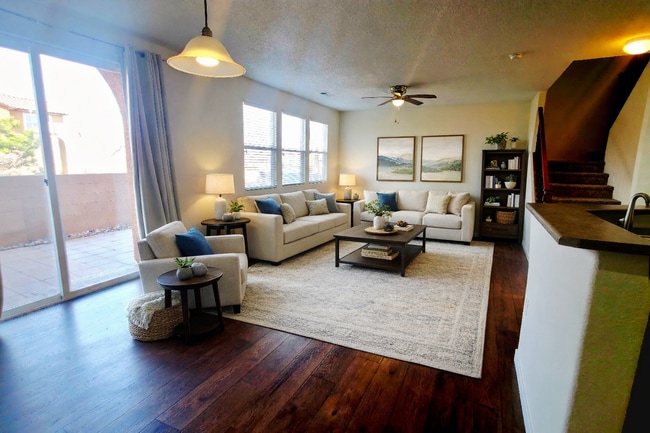 Building Photo - 3 bedroom 2.5 bathroom Townhome