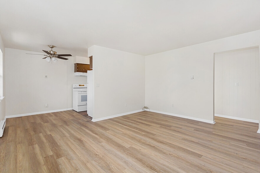 Building Photo - 145 Arnot St