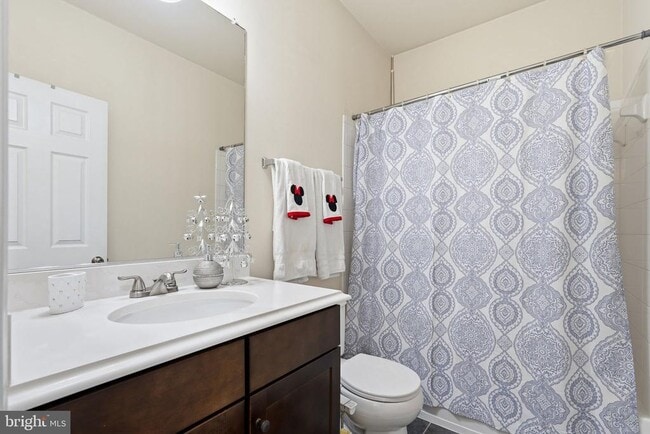 Building Photo - 9052 Isabel Ln