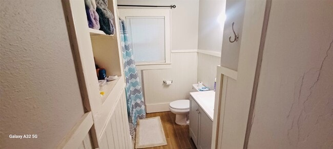 Building Photo - 610 Caplin St