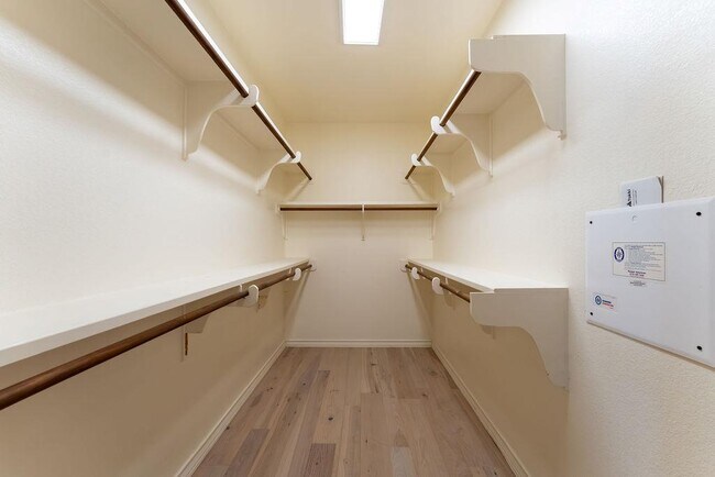 Building Photo - 604 Riley Trl