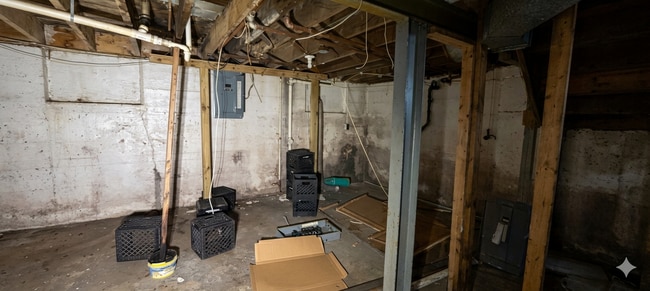 Building Photo - 8214 Pelham Ave