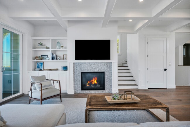 Building Photo - 508 S Juanita Ave