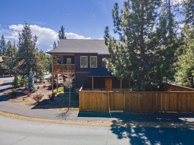 Building Photo - 923 E Desperado Trail