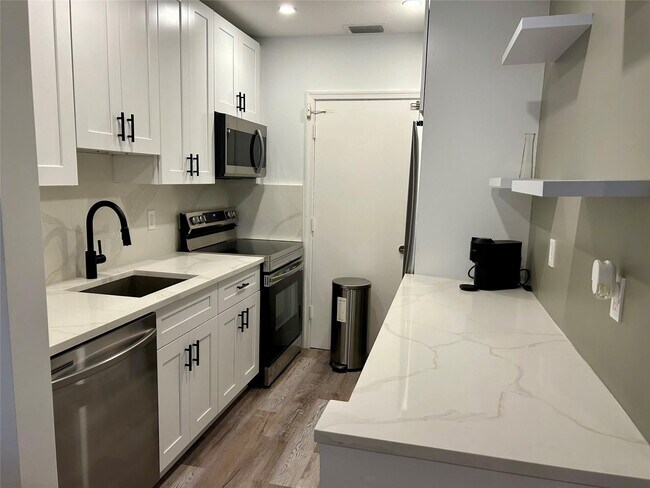 Building Photo - 2151 NE 68th St