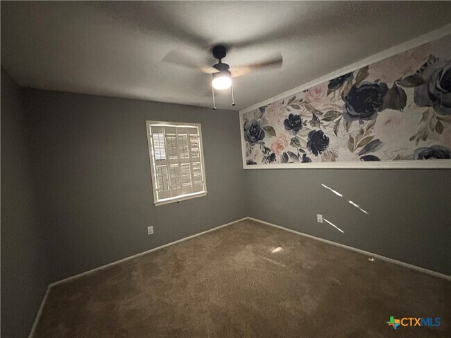 Building Photo - 516 Dove Dr