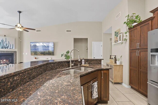 Building Photo - 6457 Harapon St