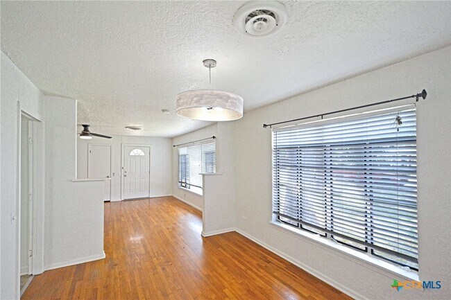 Building Photo - 268 E Mill St