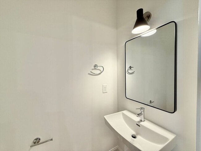 Building Photo - 4811 Gossamer Ln