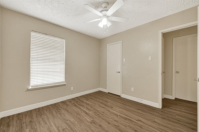 Building Photo - 12322 Meadow Ridge Dr