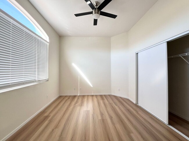 Building Photo - Beautiful two-story home with 5 bedrooms