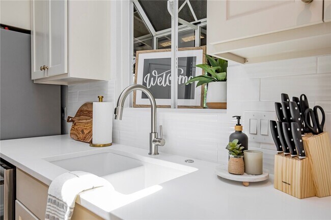 Building Photo - 1 Rader Ln