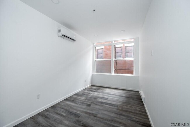 Building Photo - 215 Franklin St