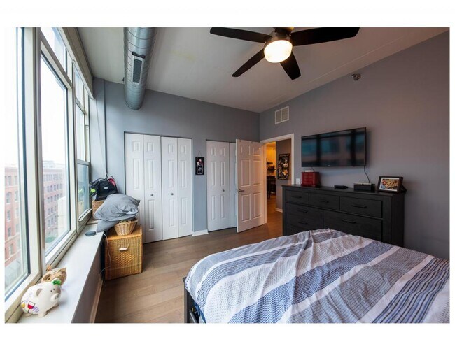 Building Photo - 909 W Washington Blvd