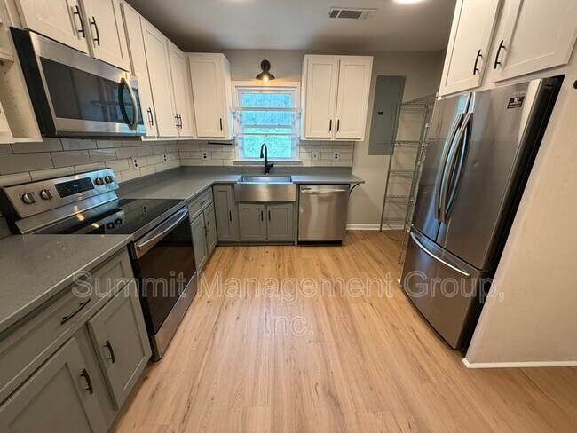 Building Photo - 1195 Fincher Rd