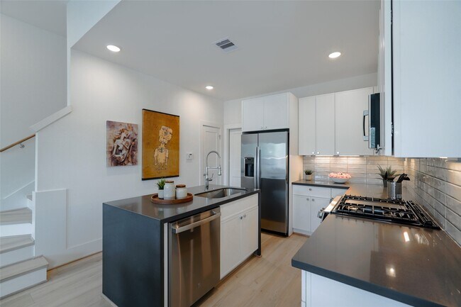 Building Photo - 864 Paul Quinn St