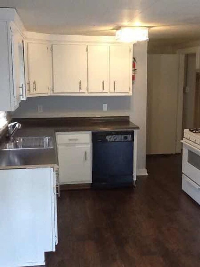 Building Photo - Great 1 Bedroom Apartment in Midtown!