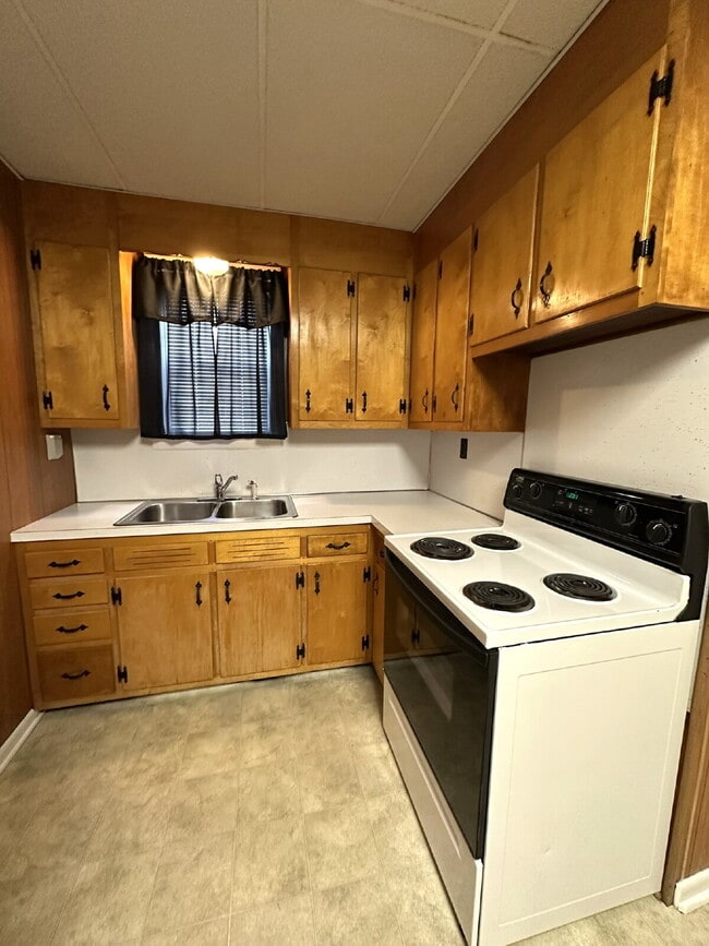 Building Photo - Second Floor Apartment in Westminster