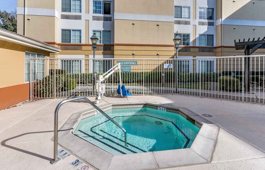 Building Photo - Furnished Studio-San Jose - Airport