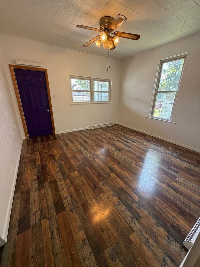 Building Photo - 4 bedroom with fenced-in yard in Washington
