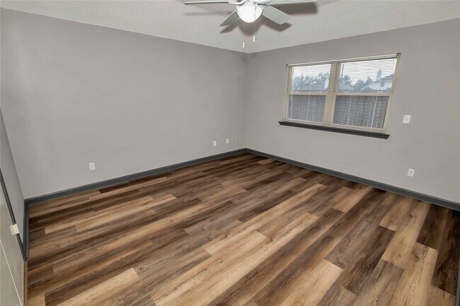 Building Photo - 5216 Spring Branch Dr