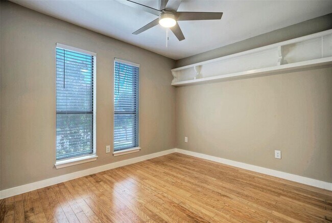 Building Photo - 104 Skyloop Dr
