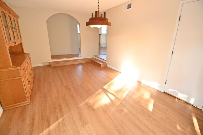 Building Photo - Charming 4-Bedroom 2 bath 2 car garage Home in desirable San Jose Neighborhood