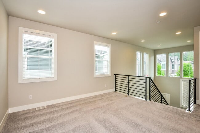 Building Photo - FOR RENT- AVAILABLE NOW! -  Modern 4-Bedroom Home with A/C in Bothell's Grove North Community