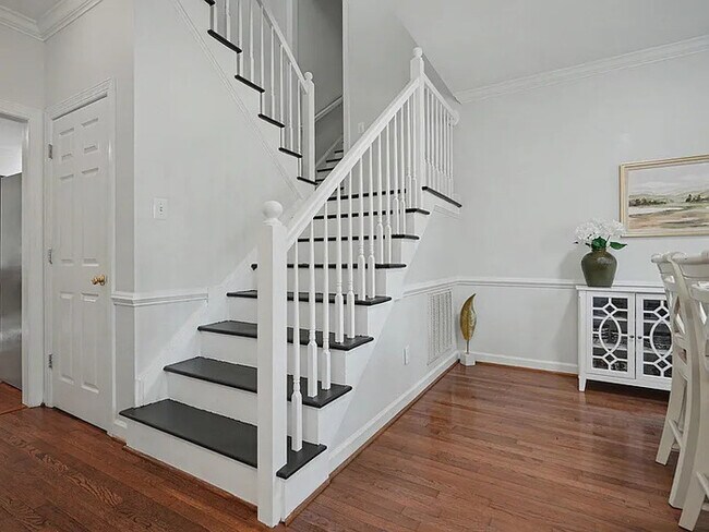 Building Photo - Lease OR Lease to Own