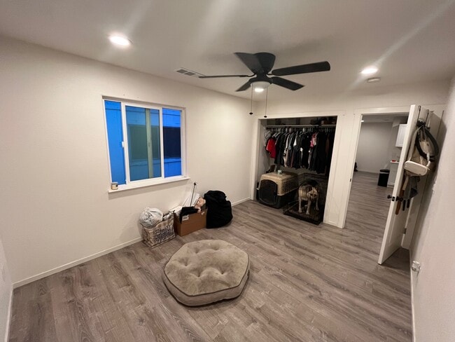 Building Photo - 125 N Walnut Ave