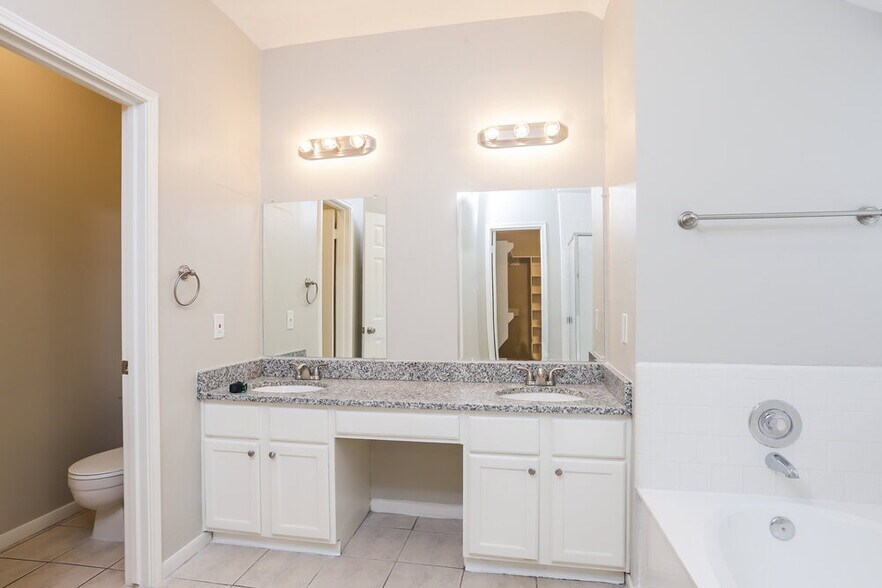 Building Photo - 15303 Goodman St