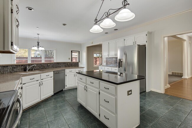 Building Photo - 979 Welbeck Cove
