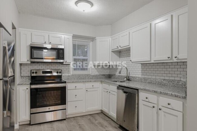 Building Photo - 2220 Gaebler Ave