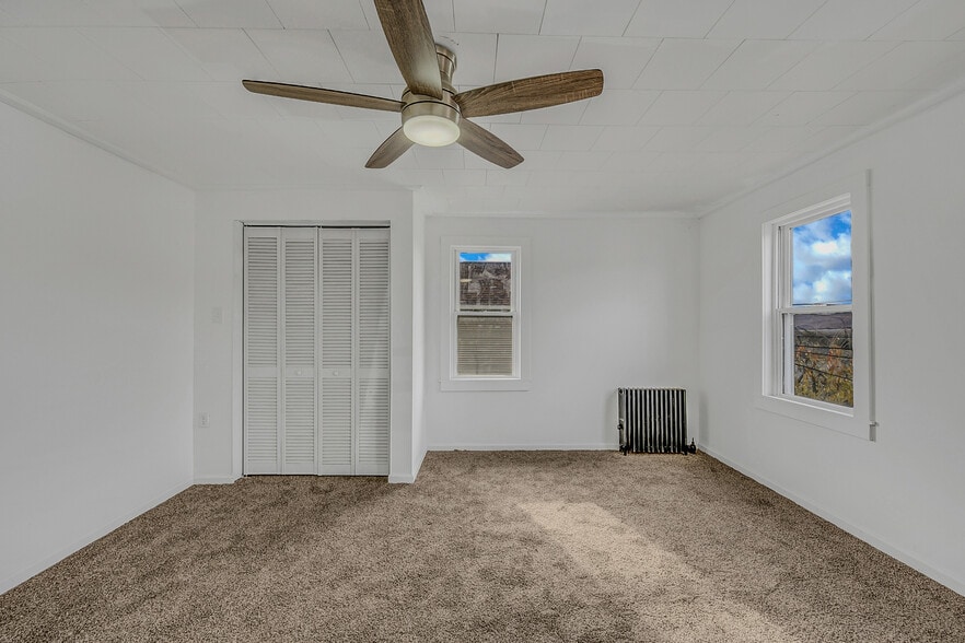 Building Photo - 834 Marcy Ave