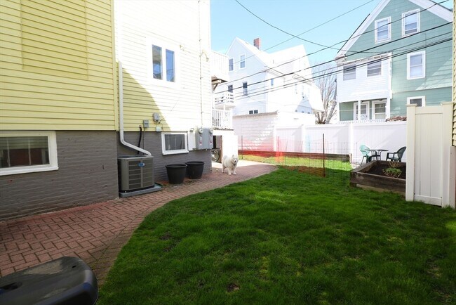 Building Photo - 67 Ossipee Rd