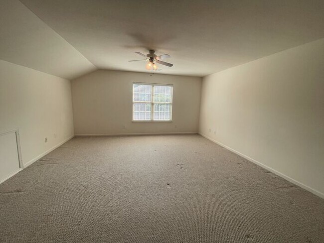 Building Photo - NW Brick Townhome, Granite Counter-Tops, W...