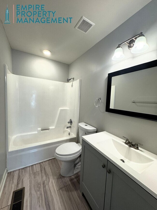 Building Photo - 9006 Mahogany Row SE