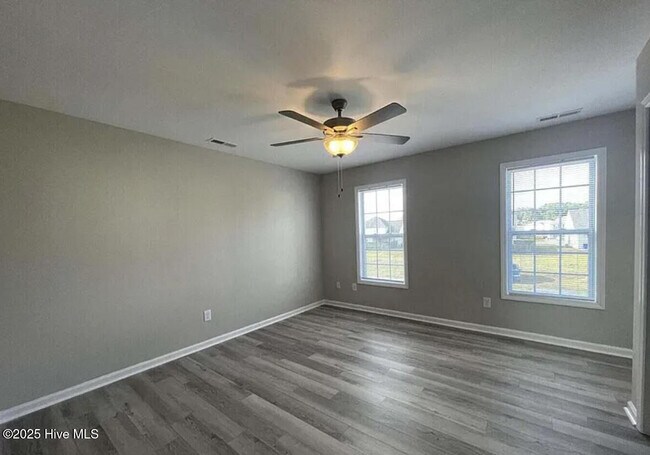 Building Photo - 312 S Pointe Dr