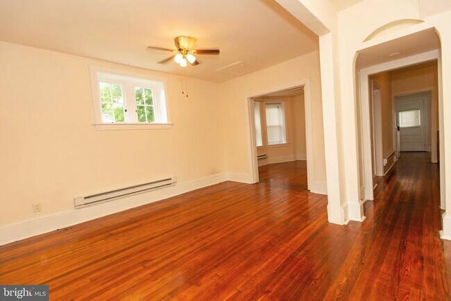 Primary Photo - 3 Glenwood Ave
