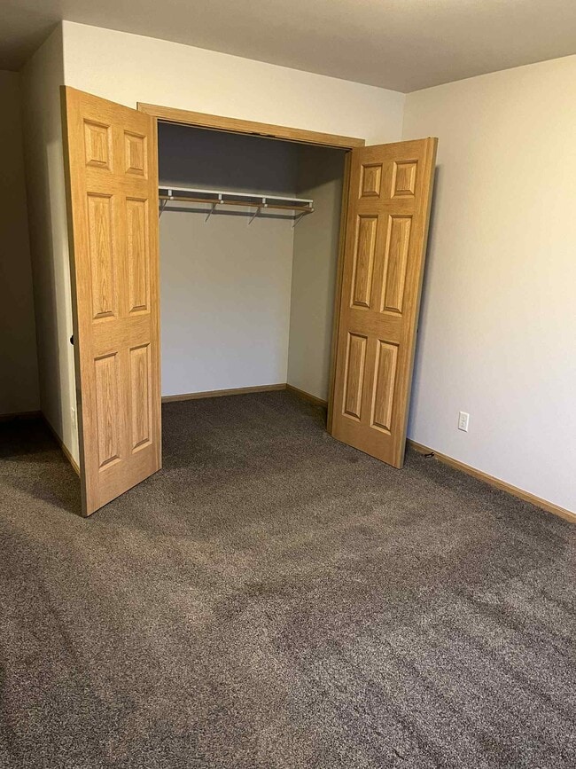 Building Photo - 1412 12th Ave SE