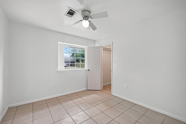 Building Photo - 5010 Shilo Dr