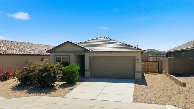 Building Photo - Modern Litchfield Park Home | 4 Bed, RV Gate + Open Kitchen