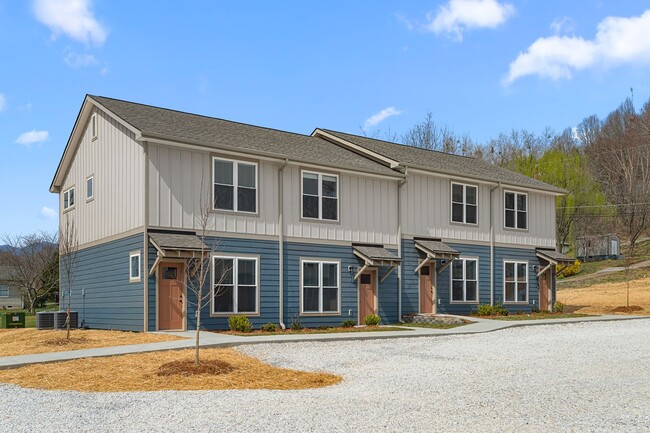 Building Photo - Brand New Townhome! End Unit! Catawba Vall...