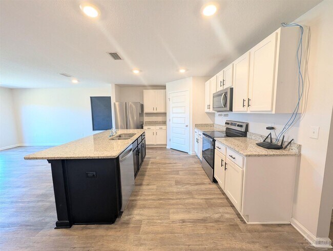 Building Photo - 7516 Oak Lake Blvd