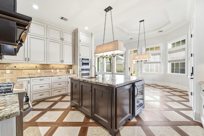 Building Photo - 5637 Overbrook Ln