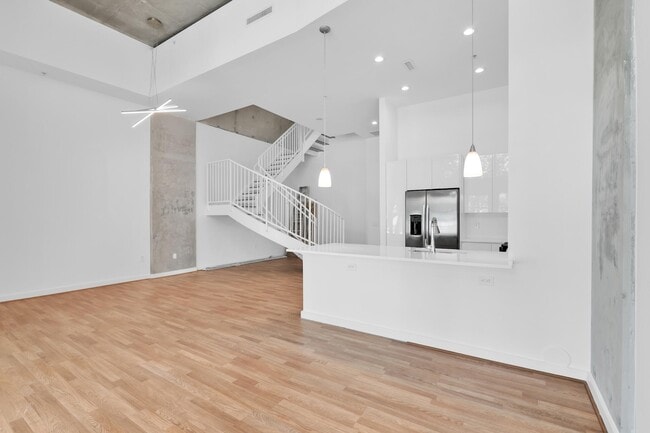 Building Photo - 300 S Australian Ave