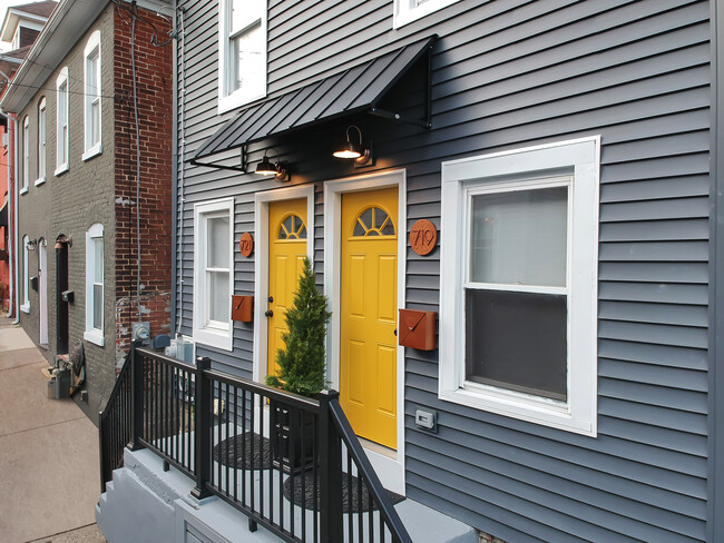 Building Photo - 719 Pine St