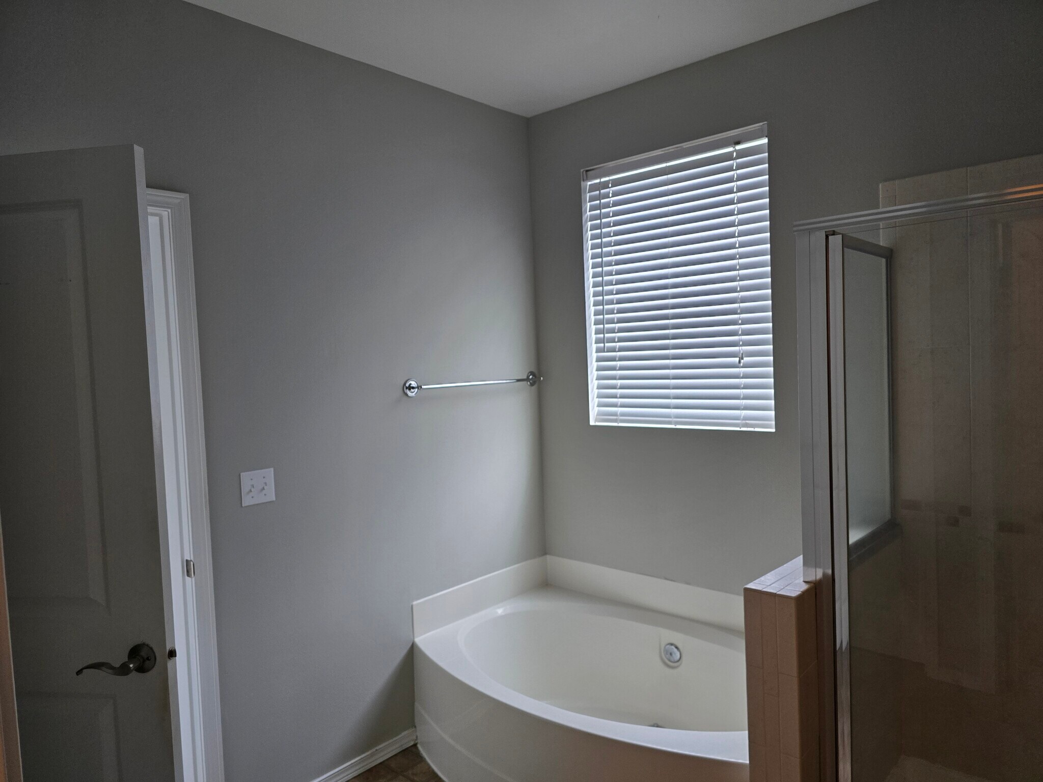 master bath - 454 Shelton Pl NE