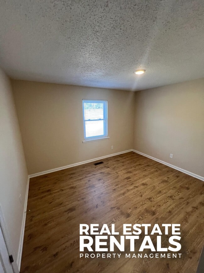 Building Photo - 4580 Rainbow Dr