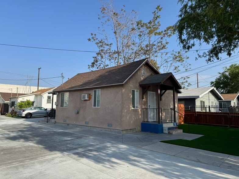 Primary Photo - 230 N Inez St
